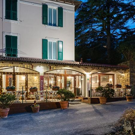 Hotel Ristorante Il Caminetto Diano Marina Bagian luar foto