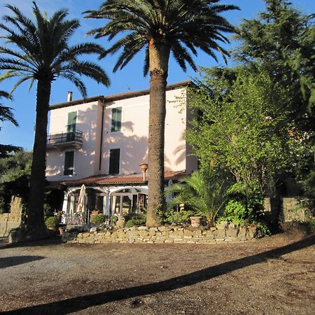 Hotel Ristorante Il Caminetto Diano Marina Bagian luar foto