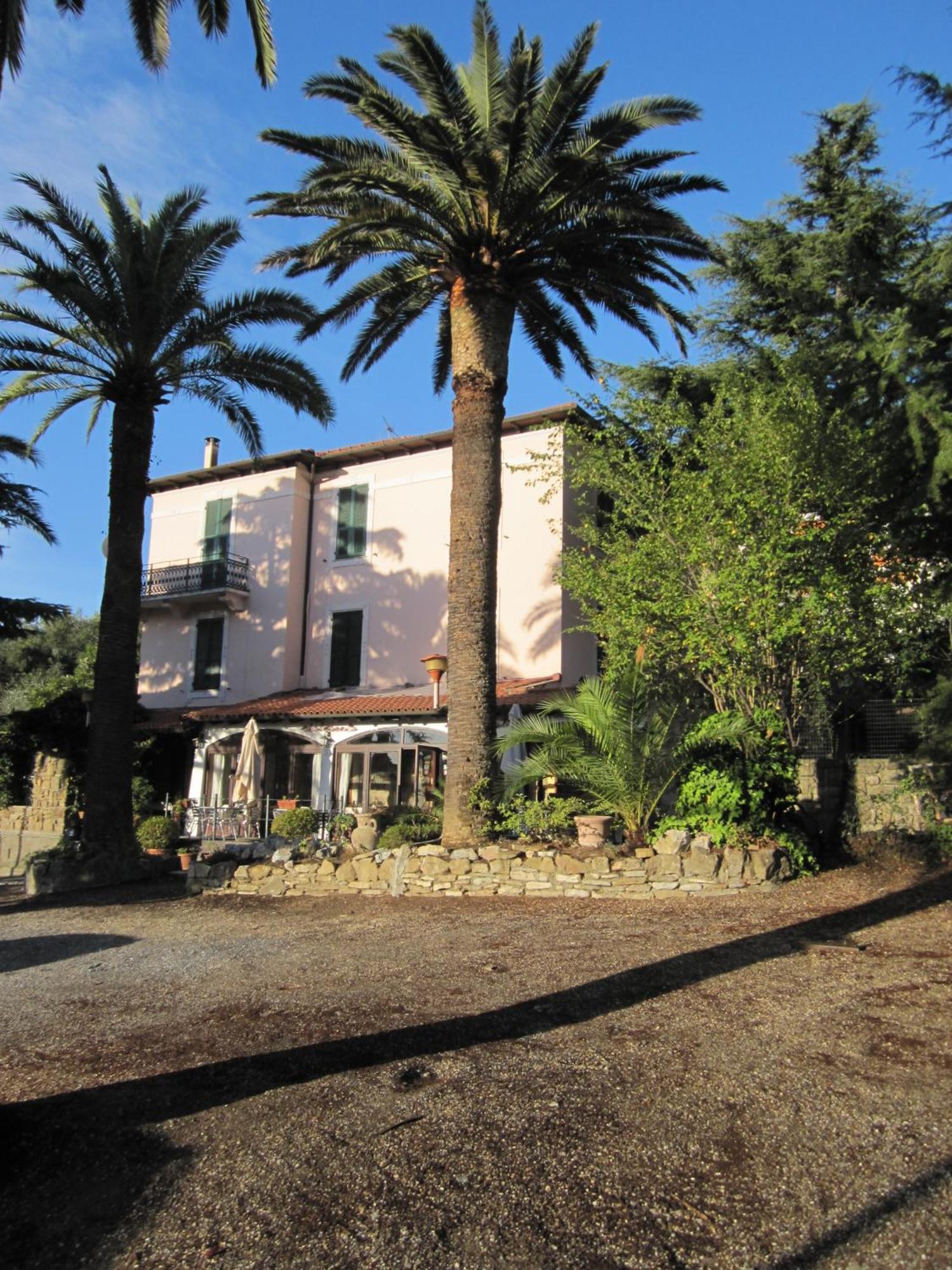 Hotel Ristorante Il Caminetto Diano Marina Bagian luar foto