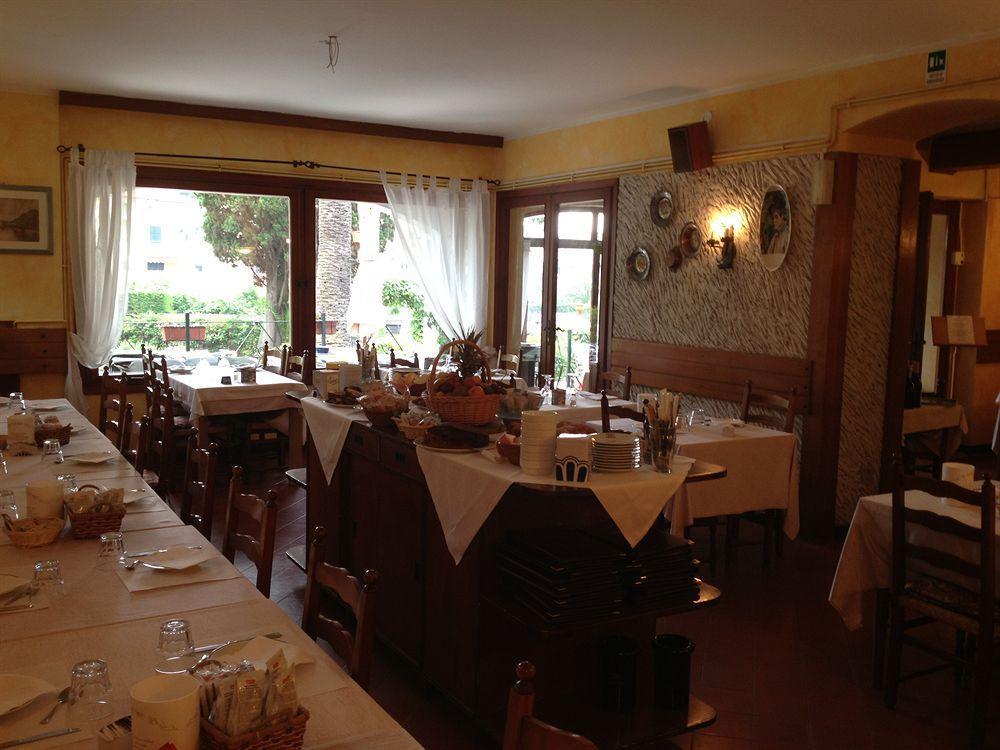 Hotel Ristorante Il Caminetto Diano Marina Bagian luar foto