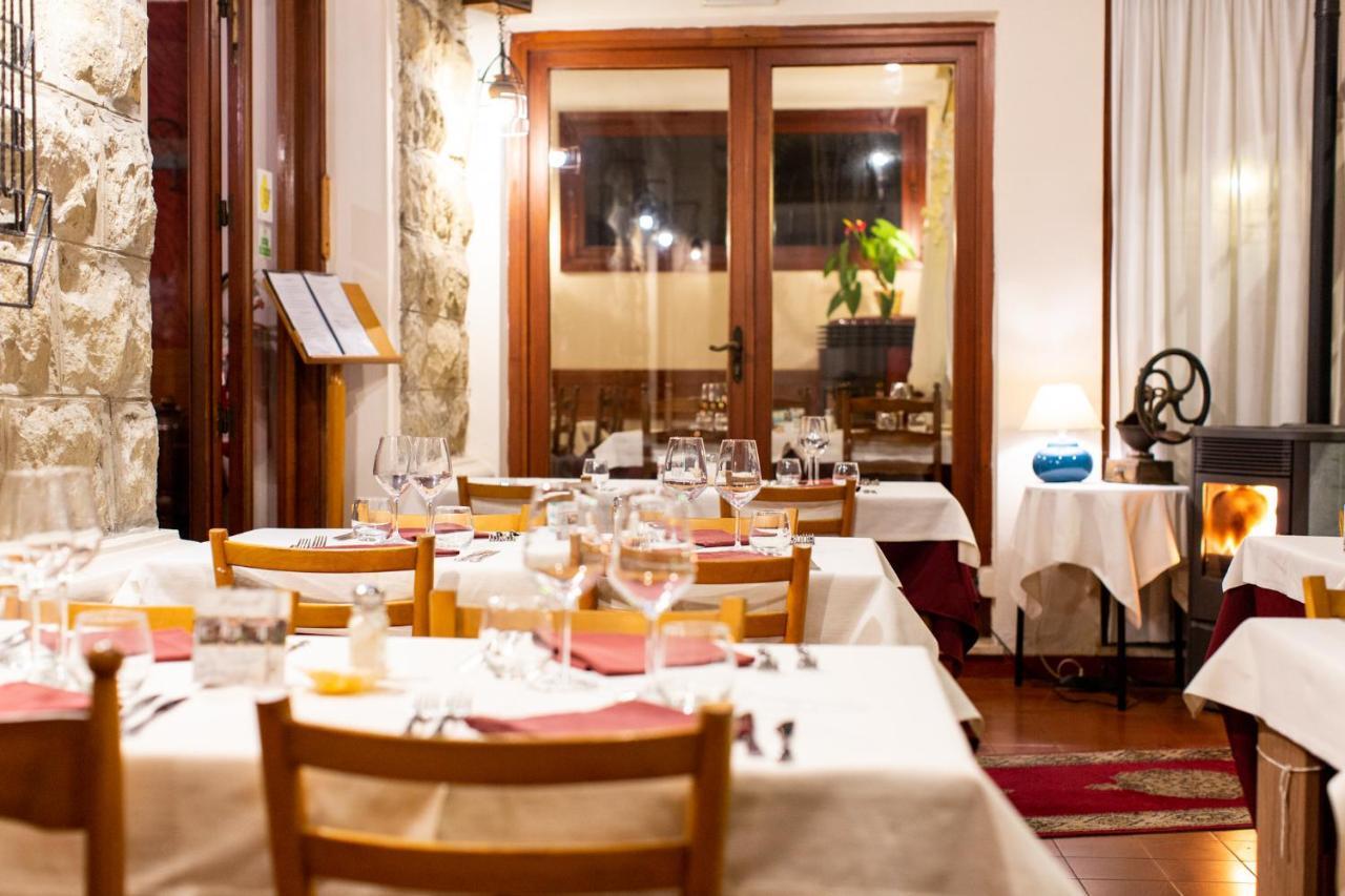 Hotel Ristorante Il Caminetto Diano Marina Bagian luar foto